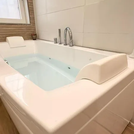 Cilento Mare Jacuzzi 4* アグローポリ