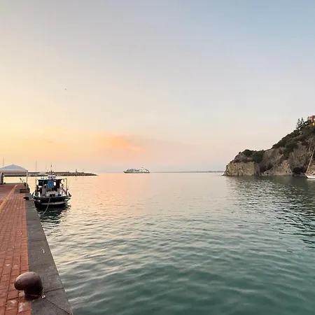 Cilento Mare Jacuzzi 4* アグローポリ